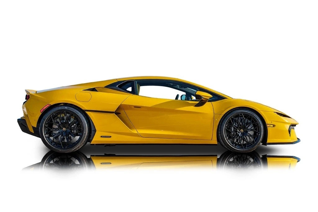 2026 Lamborghini Temerario - Image 2 of 24