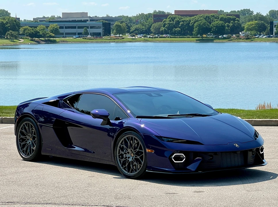 2026 Lamborghini Temerario - Image 2 of 31
