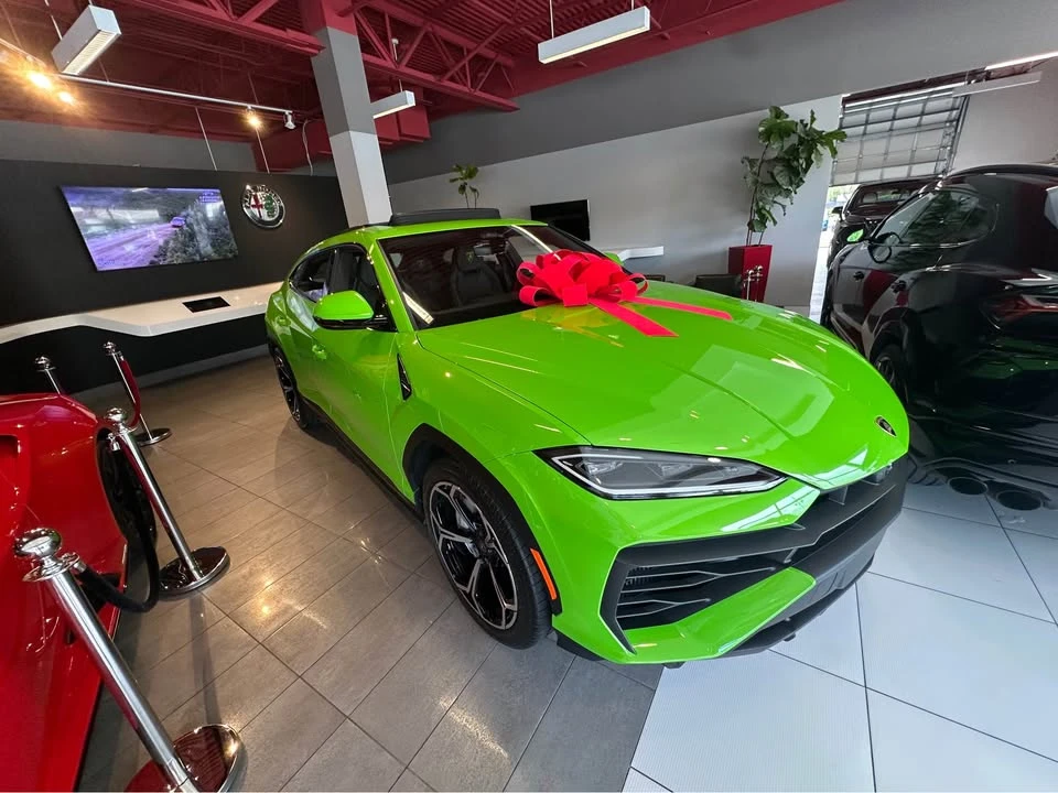 2026 Lamborghini Urus SE - Image 2 of 6