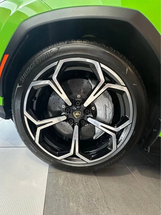 2026 Lamborghini Urus SE - Image 4 of 5