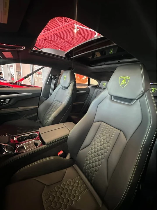 2026 Lamborghini Urus SE - Image 2 of 4