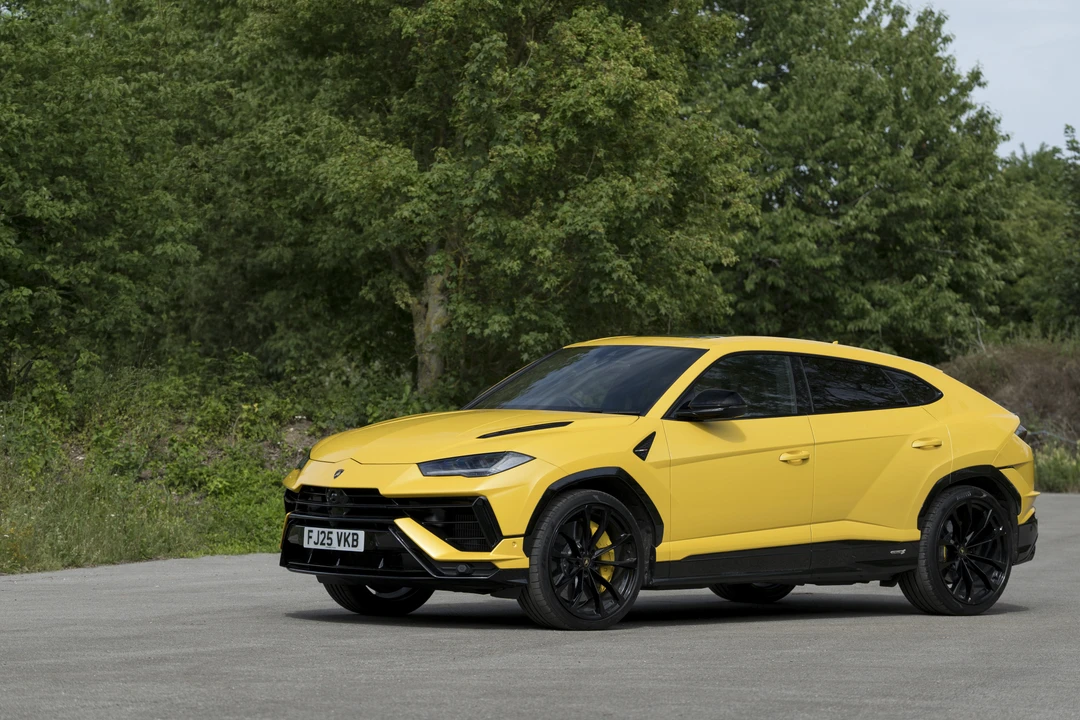 2026 Lamborghini Urus S - Image 12 of 31