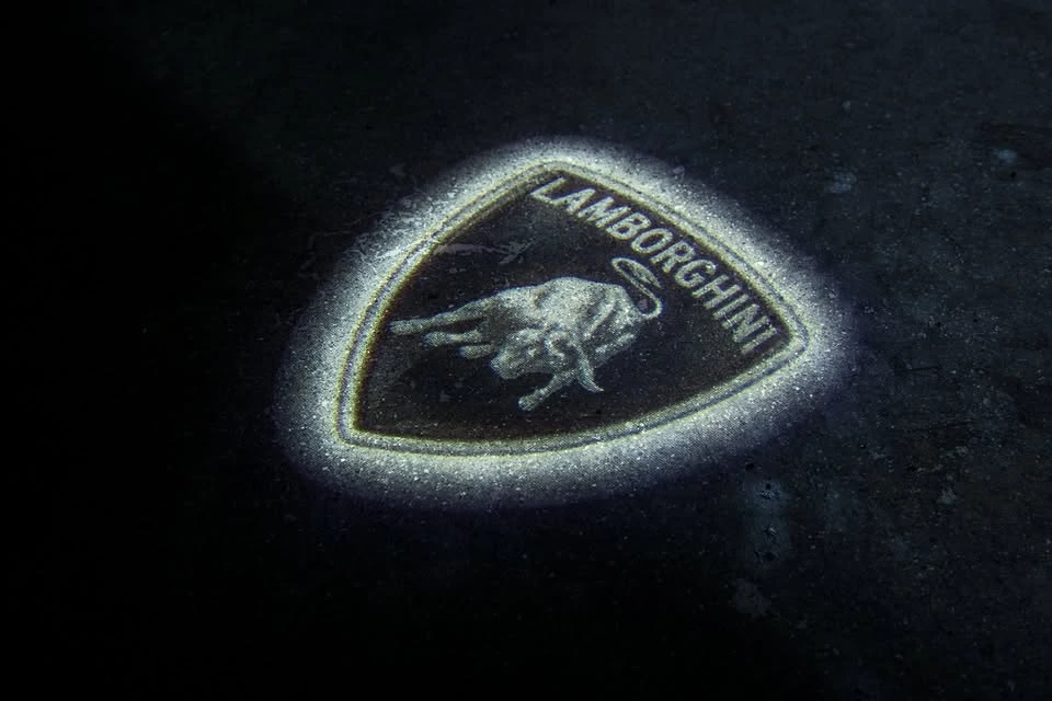 2026 Lamborghini Urus SE - Image 20 of 20
