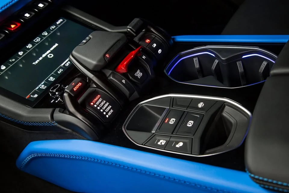 2026 Lamborghini Urus SE - Image 14 of 20