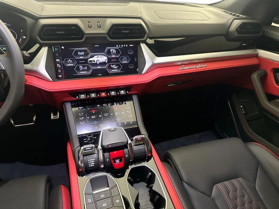 2026 Lamborghini Urus SE - Image 25 of 31