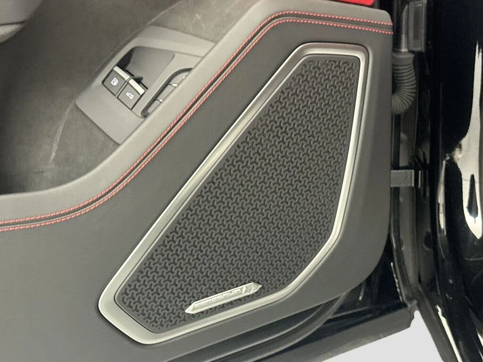2026 Lamborghini Urus SE - Image 19 of 31