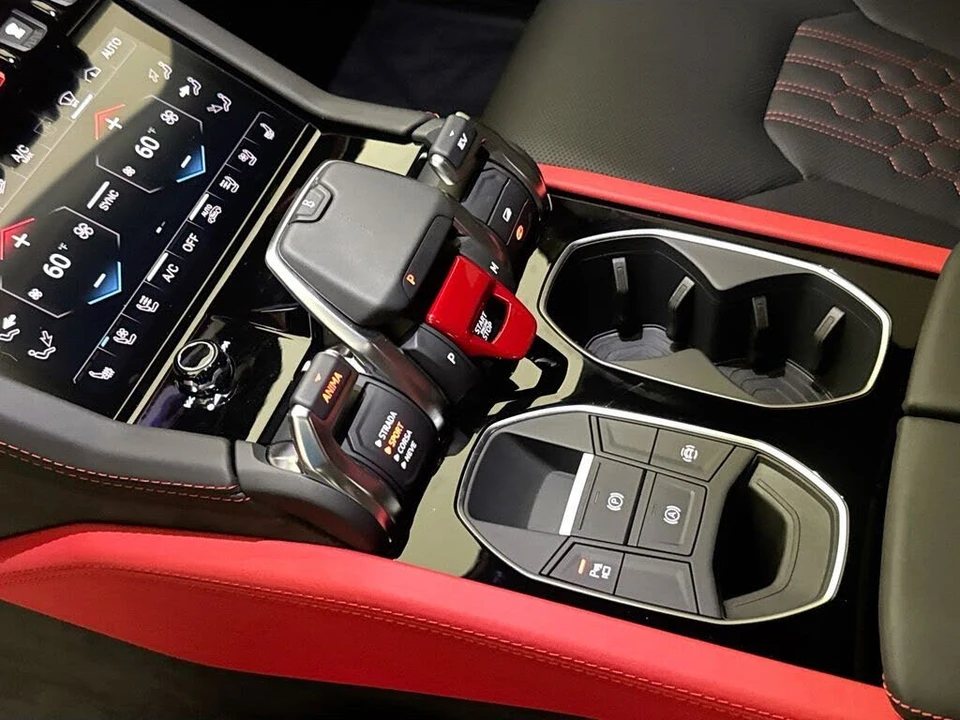 2026 Lamborghini Urus SE - Image 17 of 31