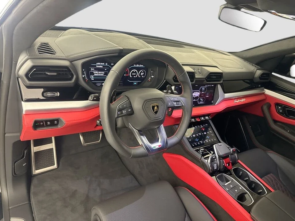 2026 Lamborghini Urus SE - Image 9 of 31