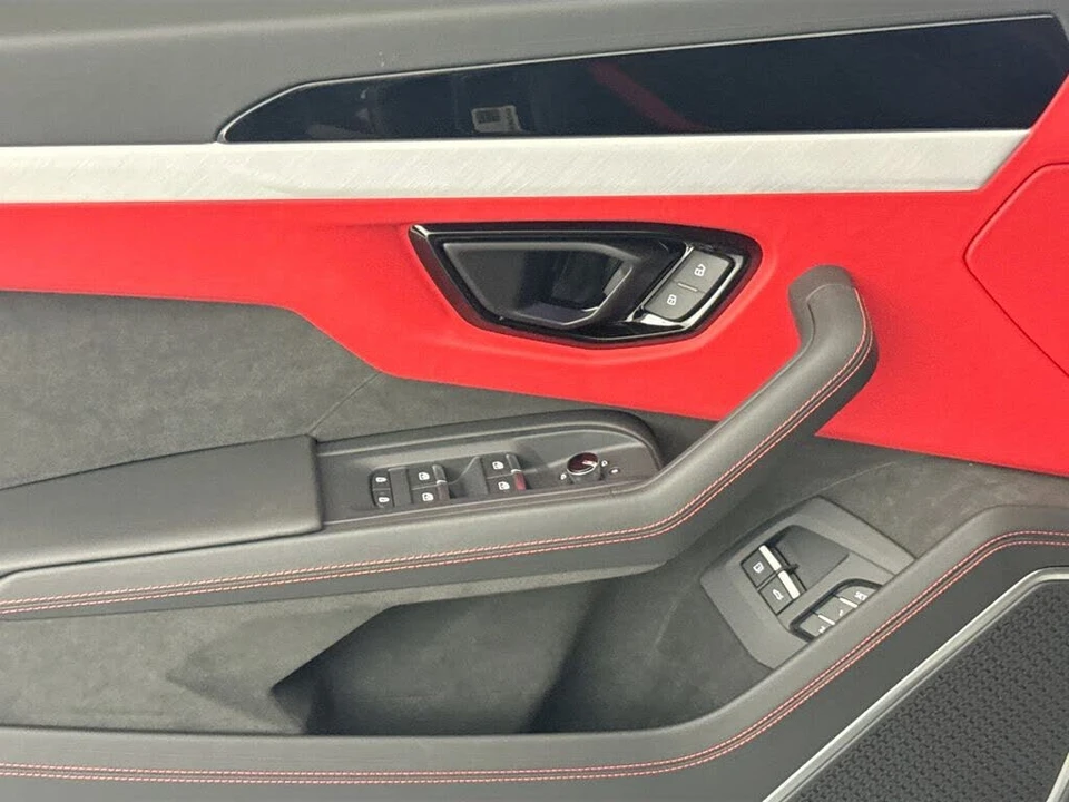 2026 Lamborghini Urus SE - Image 18 of 31