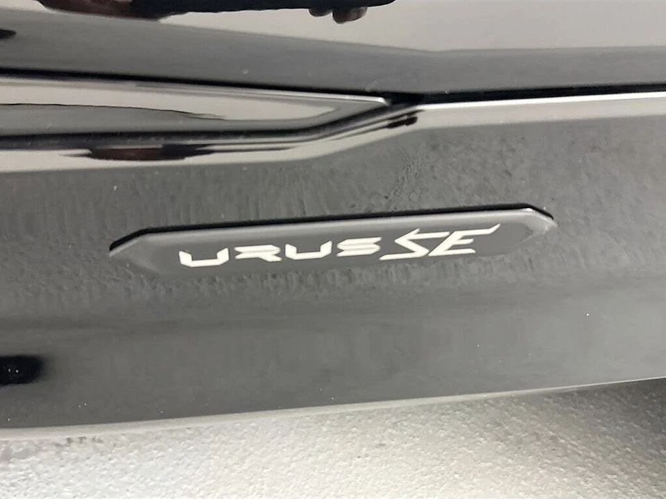 2026 Lamborghini Urus SE - Image 27 of 31