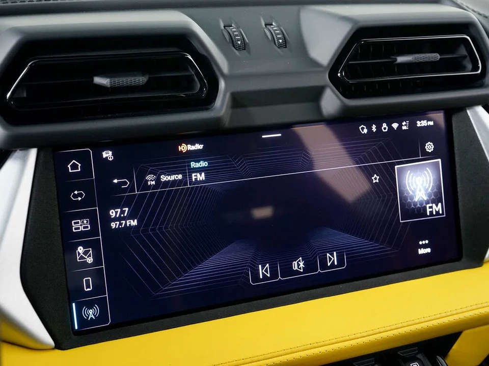 2026 Lamborghini Urus SE - Image 28 of 31