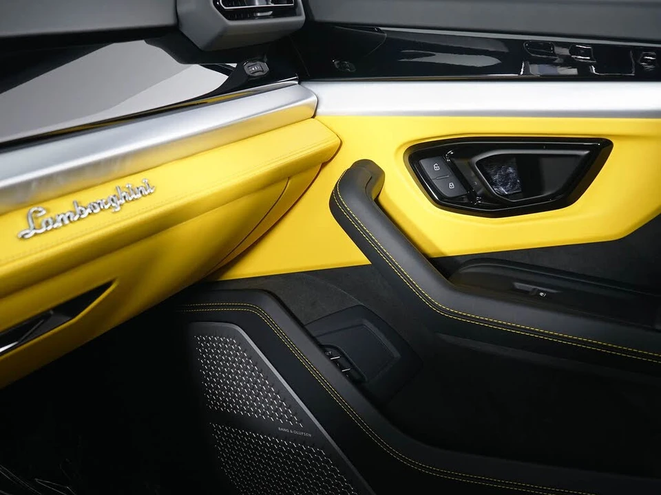 2026 Lamborghini Urus SE - Image 23 of 31