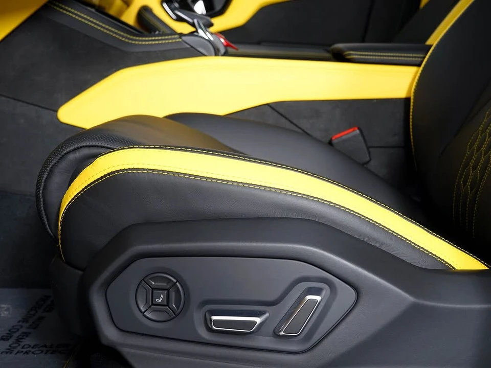2026 Lamborghini Urus SE - Image 24 of 31