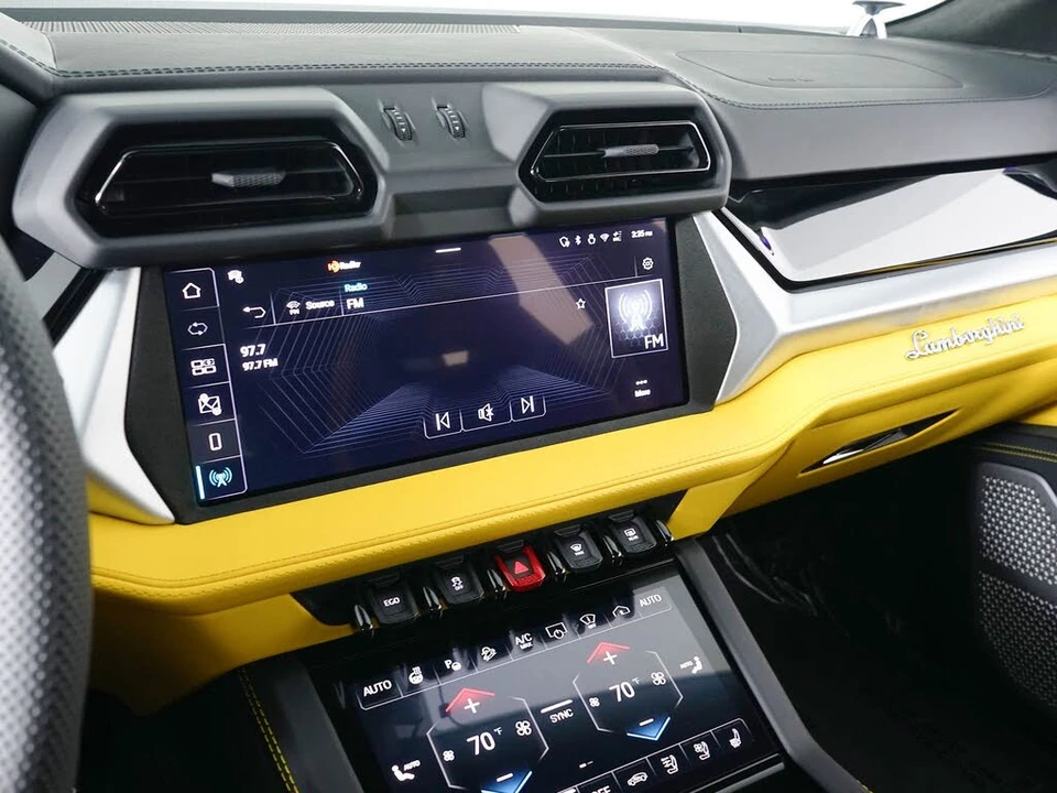 2026 Lamborghini Urus SE - Image 29 of 31
