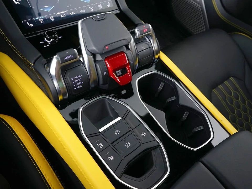 2026 Lamborghini Urus SE - Image 31 of 31