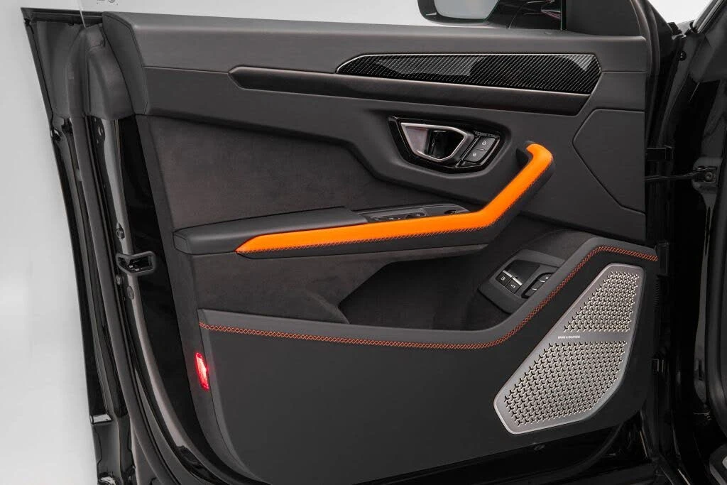 2026 Lamborghini Urus SE - Image 19 of 30