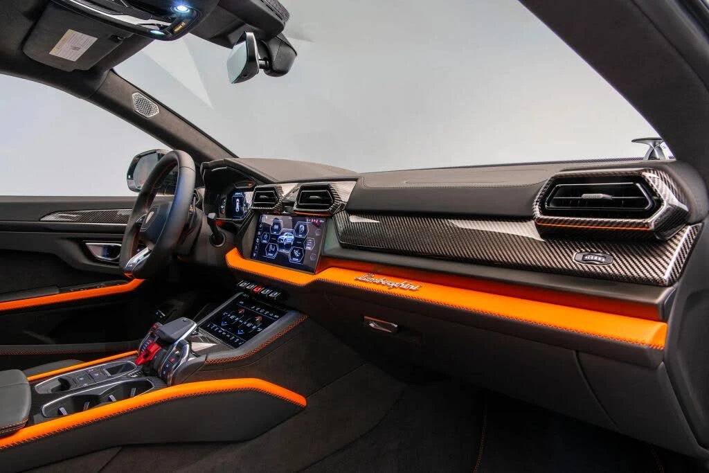 2026 Lamborghini Urus SE - Image 12 of 30