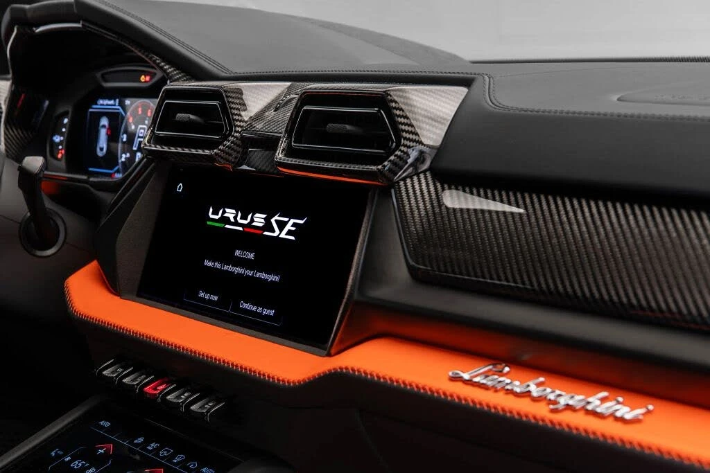 2026 Lamborghini Urus SE - Image 15 of 30