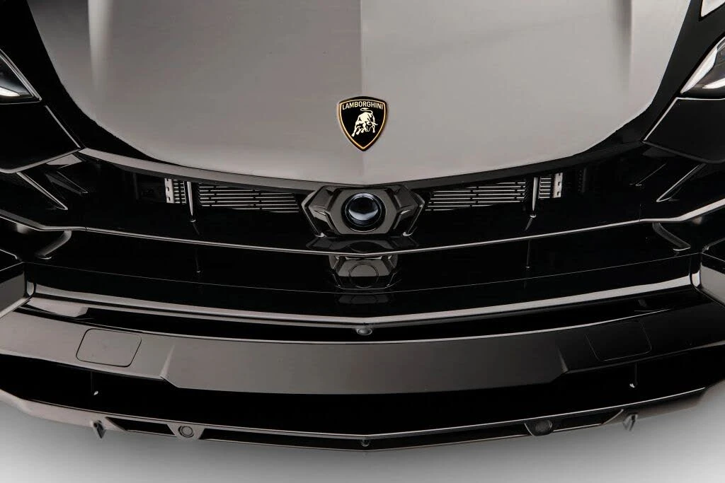 2026 Lamborghini Urus SE - Image 25 of 30