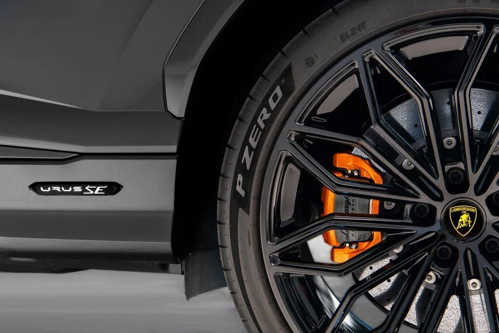 2026 Lamborghini Urus SE - Image 26 of 30