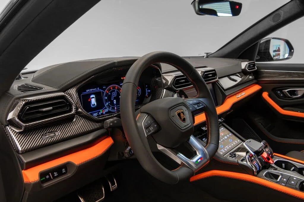 2026 Lamborghini Urus SE - Image 10 of 30