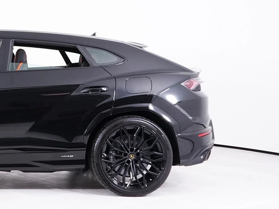 2026 Lamborghini Urus SE - Image 13 of 31