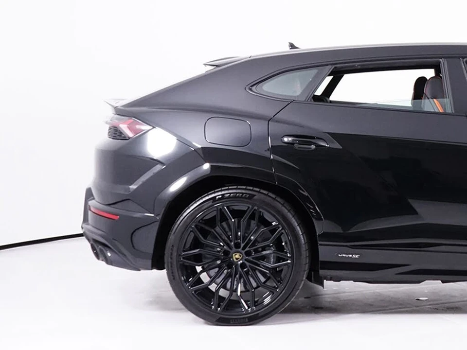 2026 Lamborghini Urus SE - Image 14 of 31