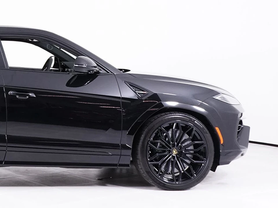 2026 Lamborghini Urus SE - Image 15 of 31