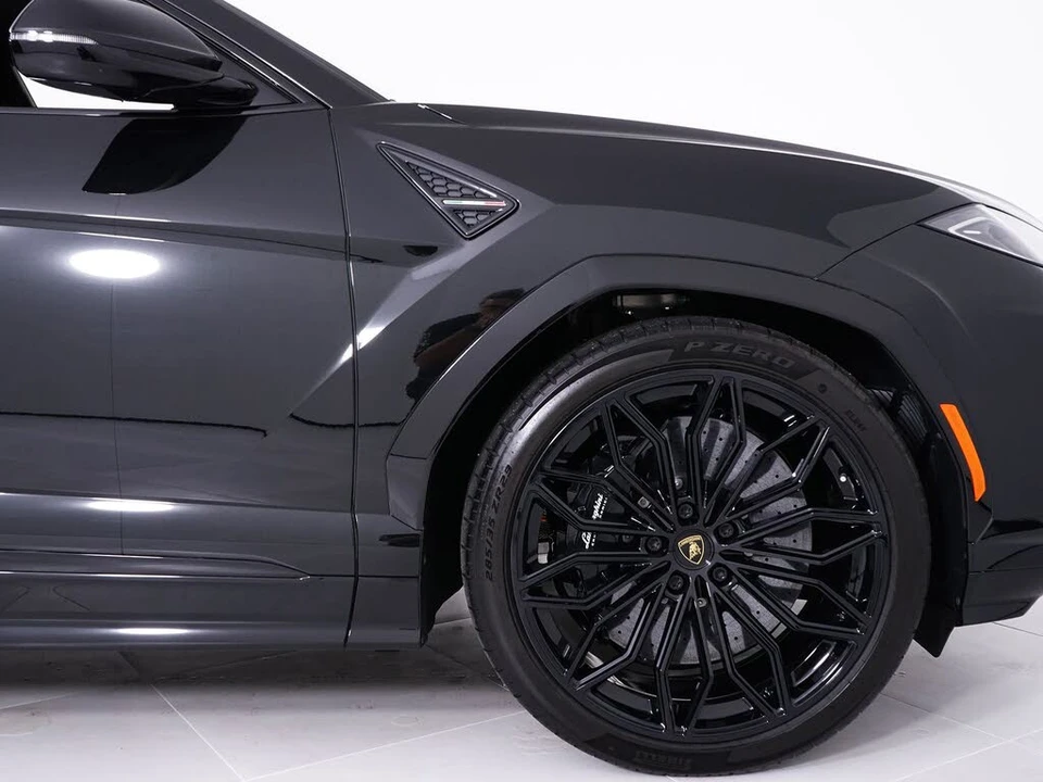 2026 Lamborghini Urus SE - Image 16 of 31