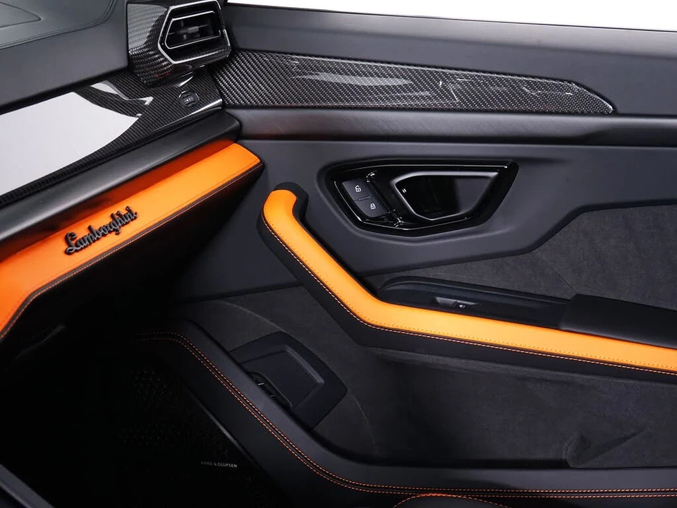 2026 Lamborghini Urus SE - Image 23 of 31