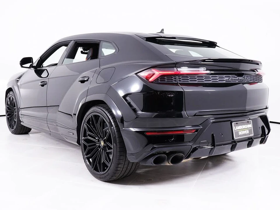 2026 Lamborghini Urus SE - Image 18 of 31