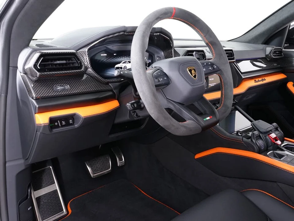 2026 Lamborghini Urus SE - Image 5 of 31