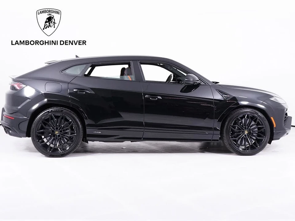 2026 Lamborghini Urus SE - Image 9 of 31