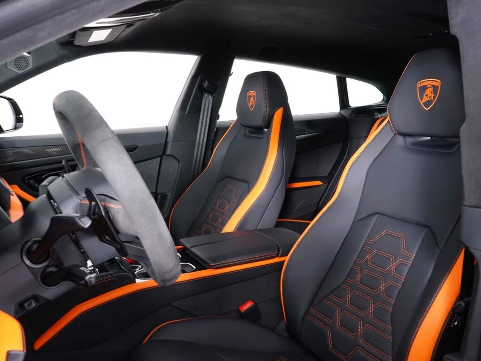 2026 Lamborghini Urus SE - Image 25 of 31
