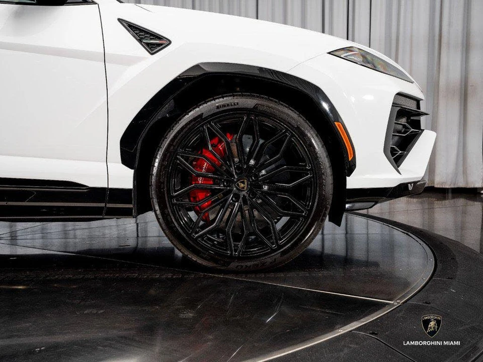 2026 Lamborghini Urus SE - Image 17 of 31