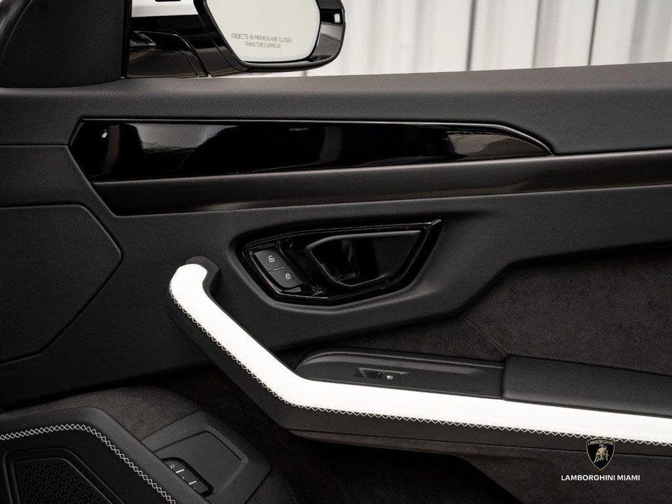 2026 Lamborghini Urus SE - Image 30 of 31