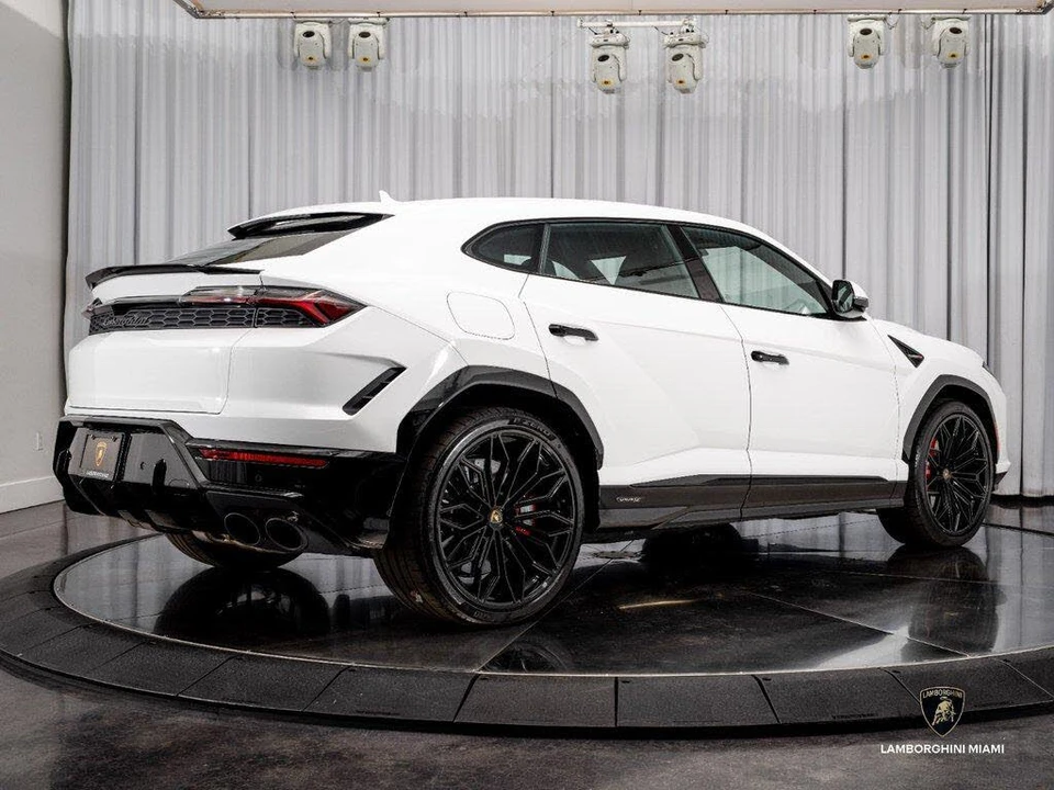 2026 Lamborghini Urus SE - Image 14 of 31