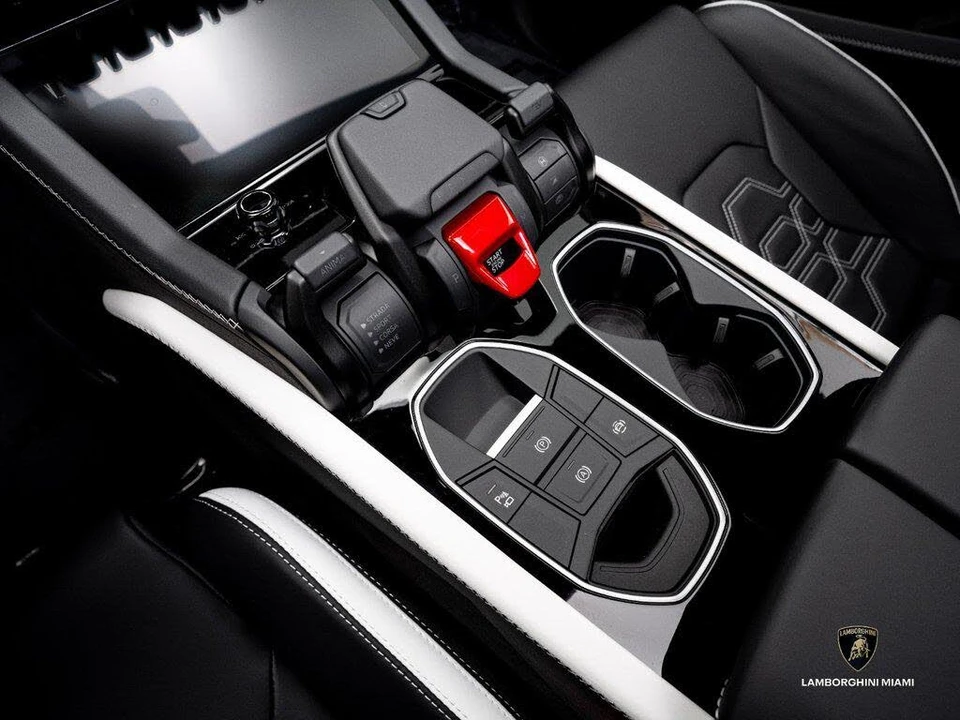 2026 Lamborghini Urus SE - Image 27 of 31