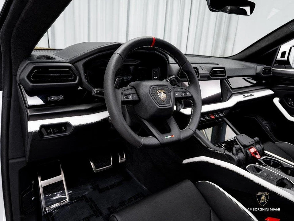 2026 Lamborghini Urus SE - Image 23 of 31