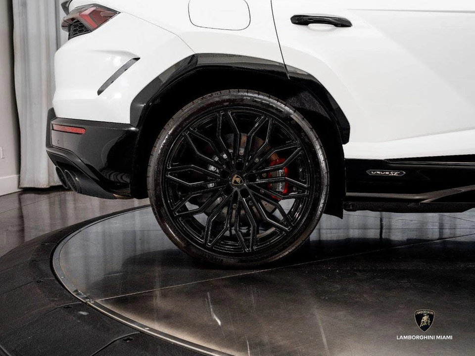 2026 Lamborghini Urus SE - Image 16 of 31