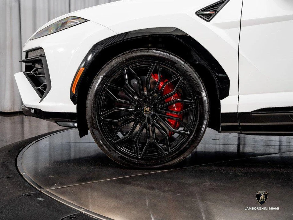 2026 Lamborghini Urus SE - Image 8 of 31