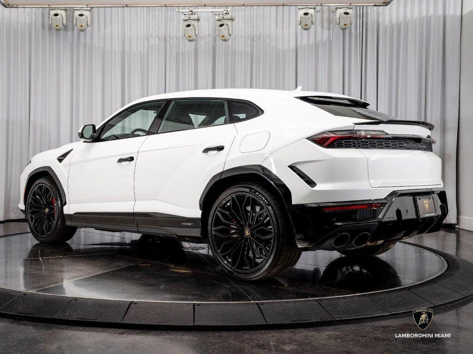 2026 Lamborghini Urus SE - Image 10 of 31