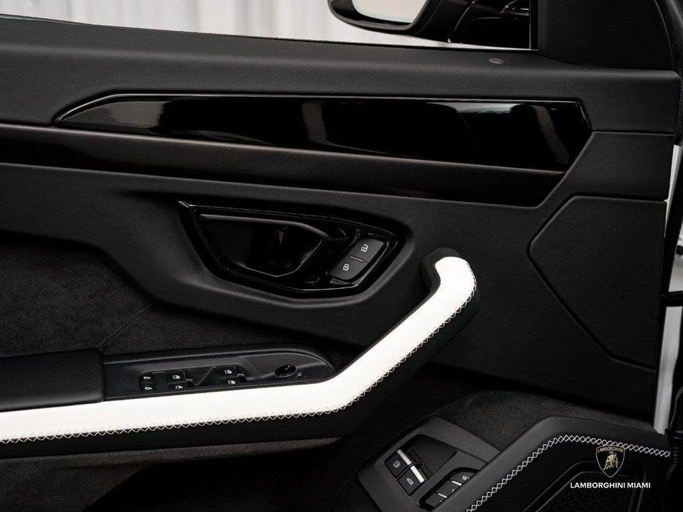 2026 Lamborghini Urus SE - Image 20 of 31