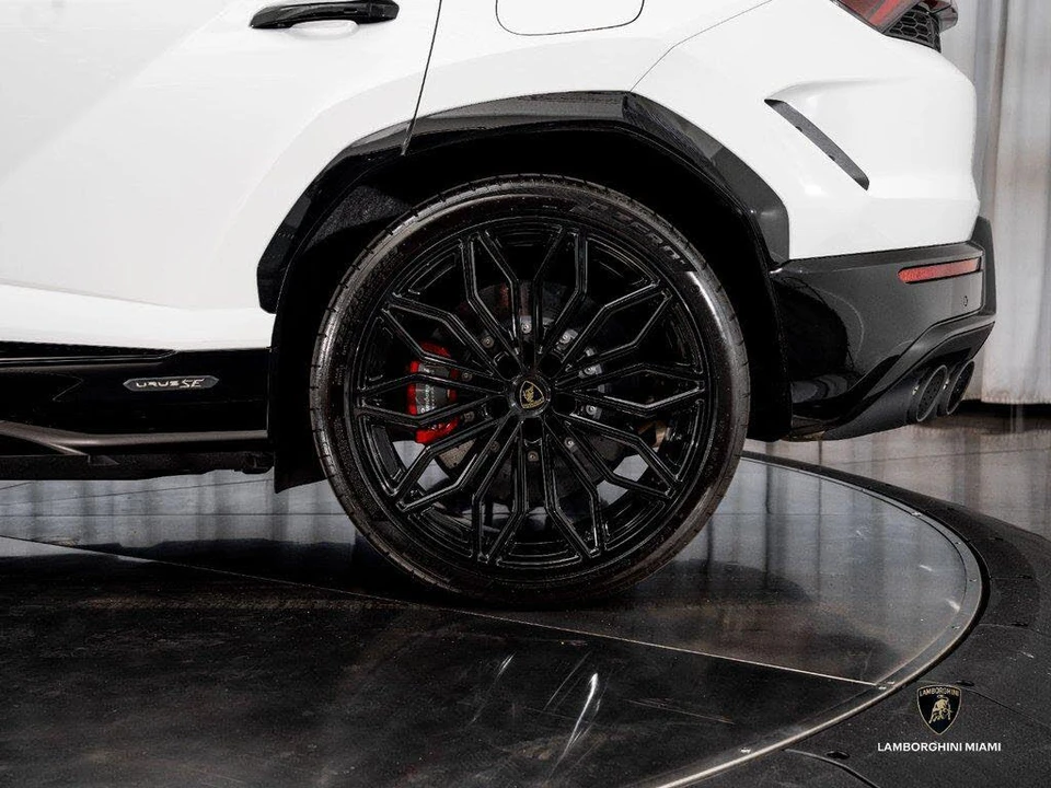 2026 Lamborghini Urus SE - Image 9 of 31