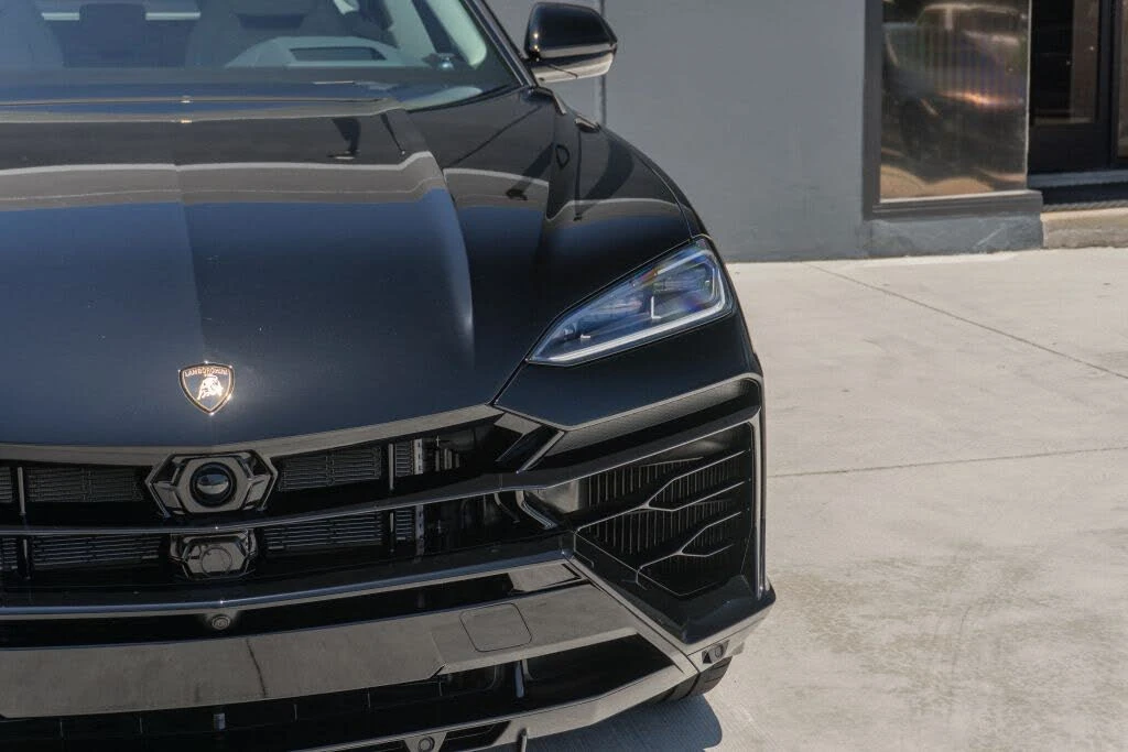 2026 Lamborghini Urus SE - Image 28 of 31