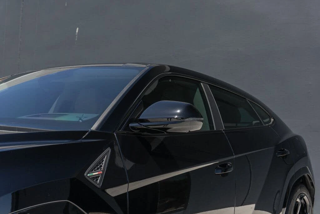 2026 Lamborghini Urus SE - Image 29 of 31