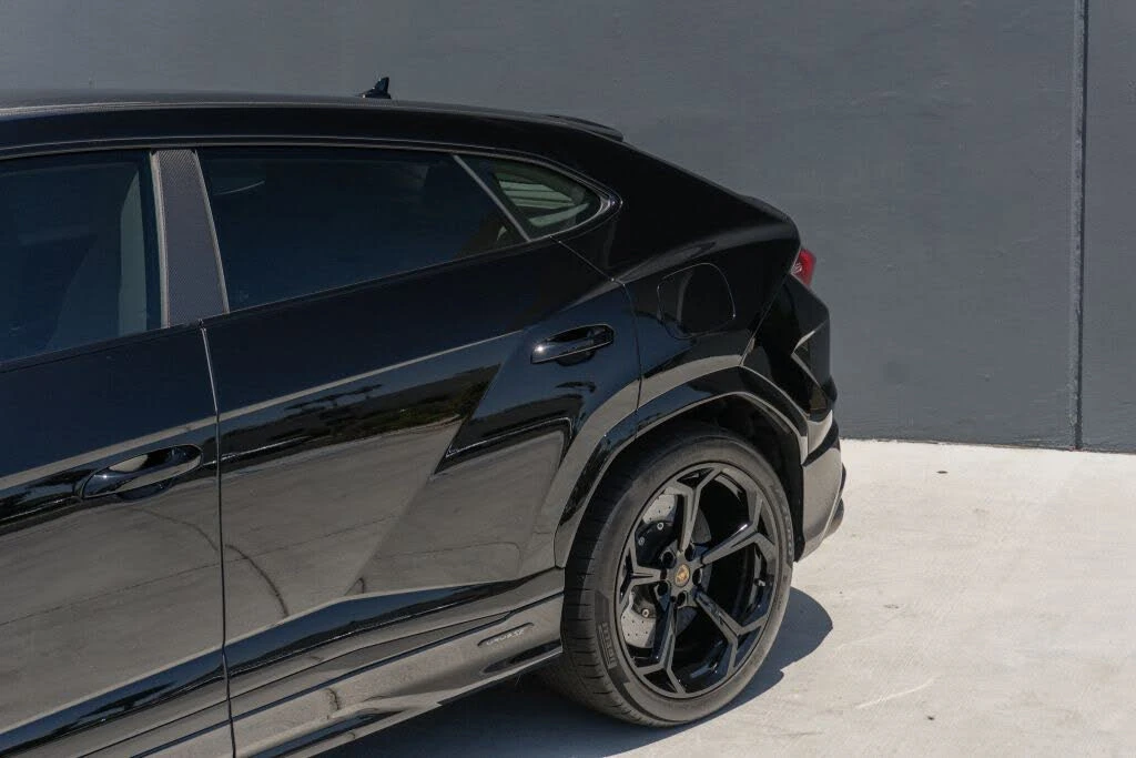 2026 Lamborghini Urus SE - Image 27 of 31