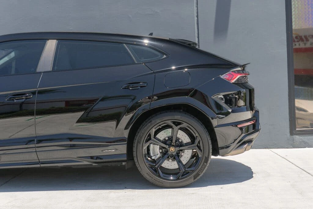 2026 Lamborghini Urus SE - Image 21 of 31