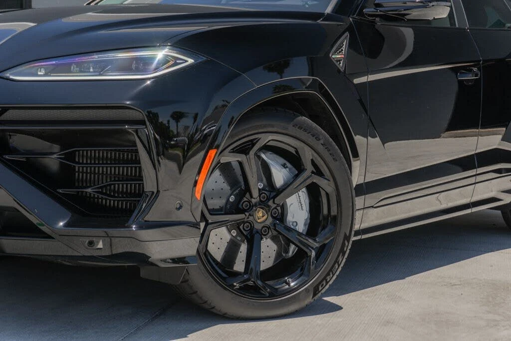 2026 Lamborghini Urus SE - Image 25 of 31