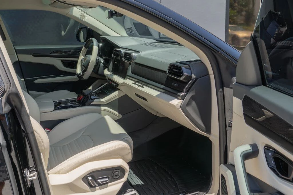2026 Lamborghini Urus SE - Image 14 of 31